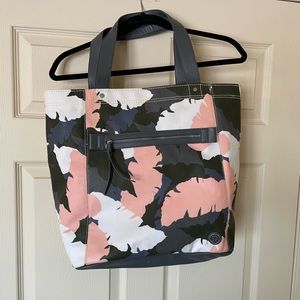 Lululemon Out and About tote